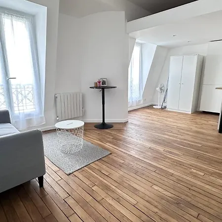 Quiet Loft With Rooftop View